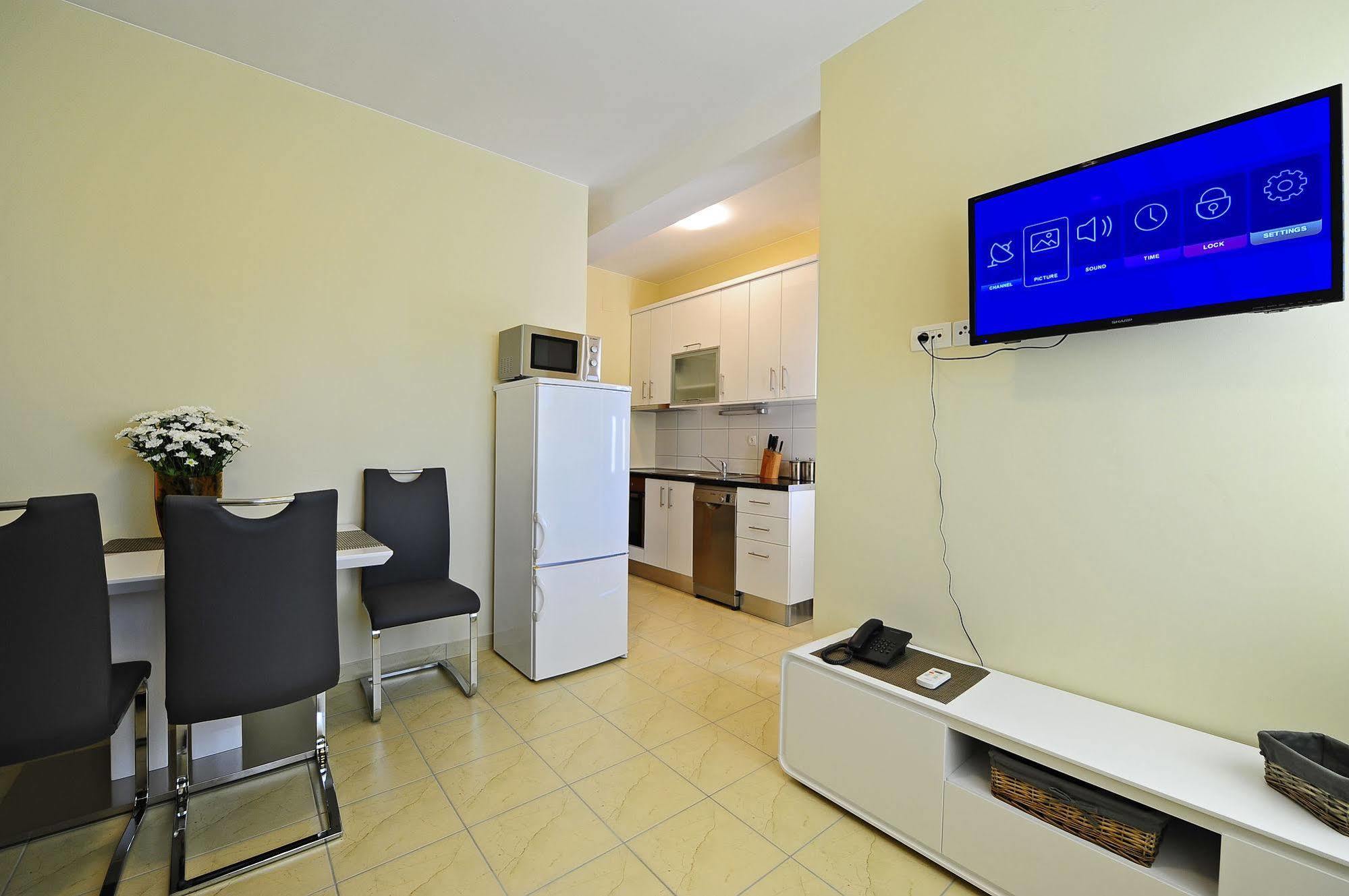The One Resort Podstrana Bagian luar foto